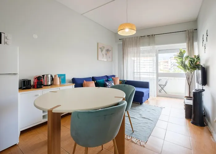 Guestready - Back To Little World