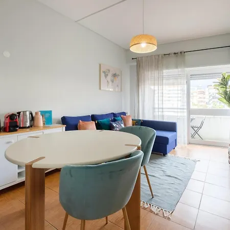 Guestready - Back To Little World