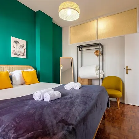 Guestready - Back To Little World * 포르투